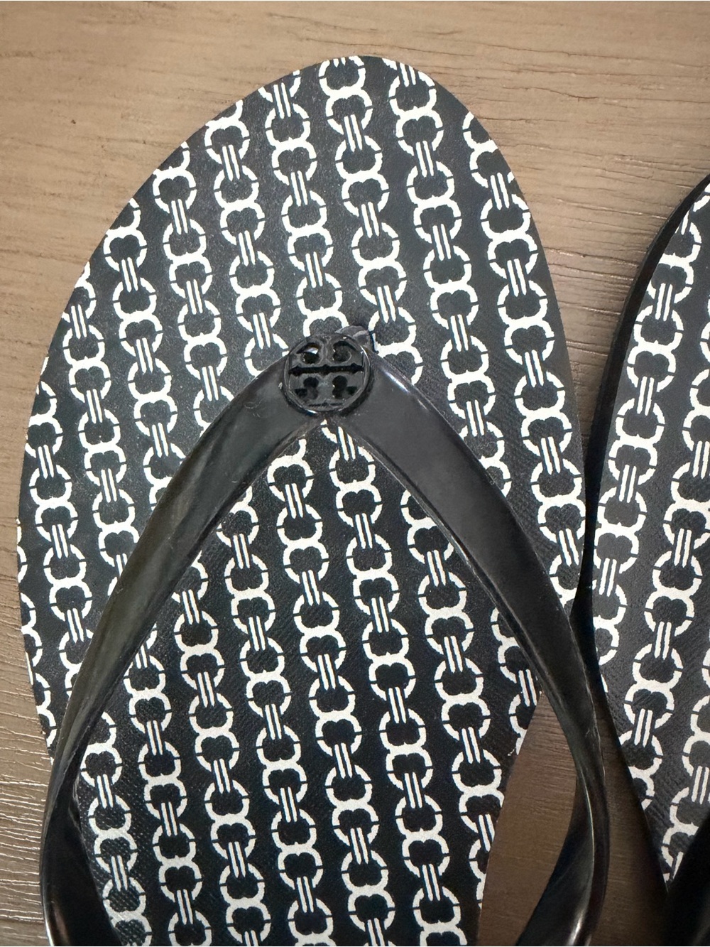 Tory Burch Black & White Chelsea Flip Flop Sandals 9 - Picture 10 of 14